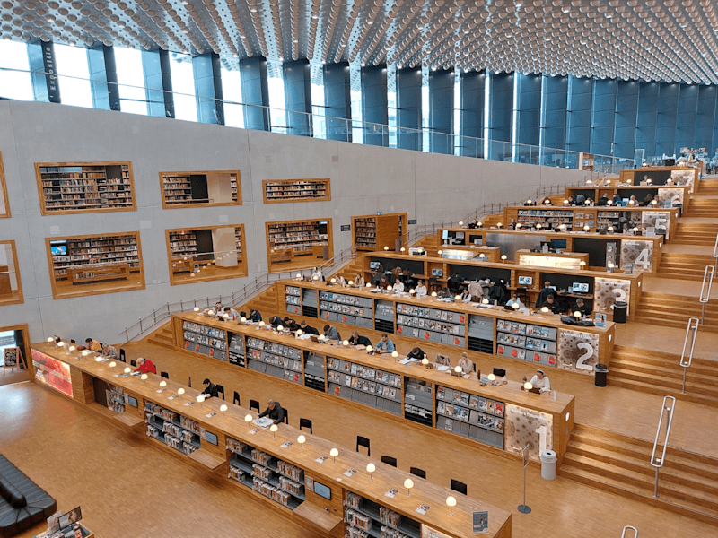 De Bibliotheek Eemland, locatie het Eemhuis op het Eemplein.